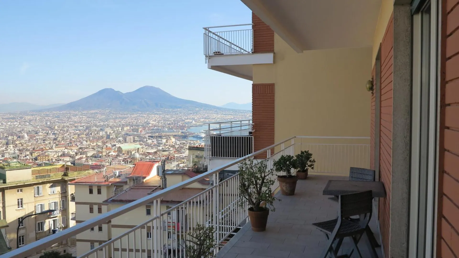 Pretty Panoramic Apartment - Half Way Center-Vomero District Napoli Italia