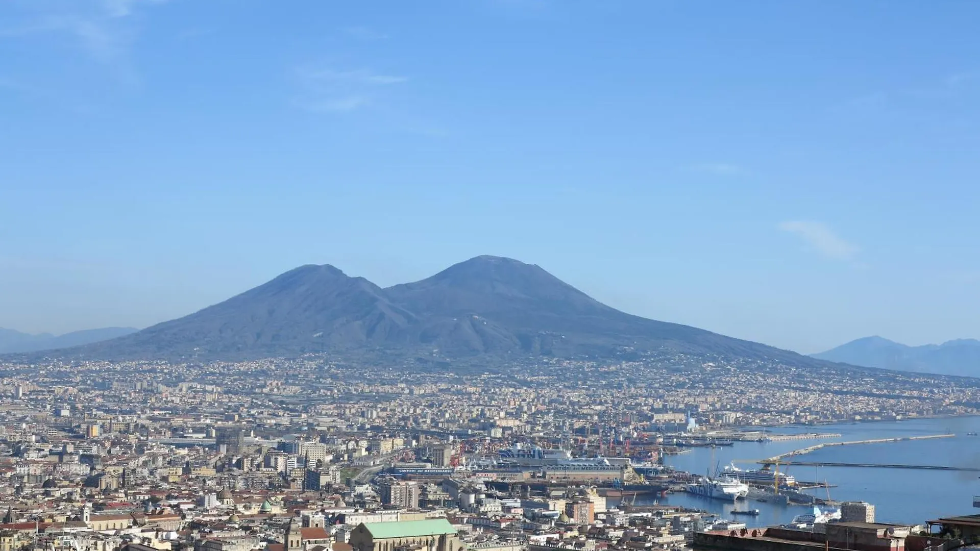 Pretty Panoramic Apartment - Half Way Center-Vomero District Napoli