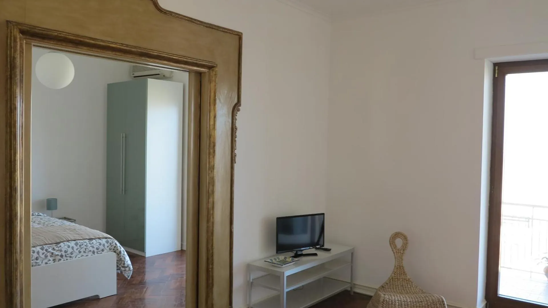 Pretty Panoramic Apartment - Half Way Center-Vomero District Napoli