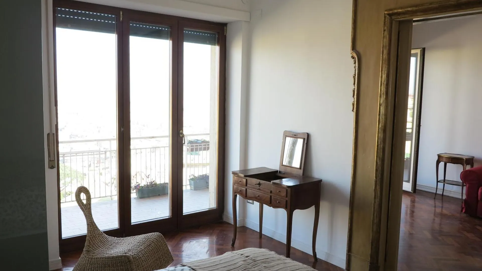 Pretty Panoramic Apartment - Half Way Center-Vomero District Napoli Italia