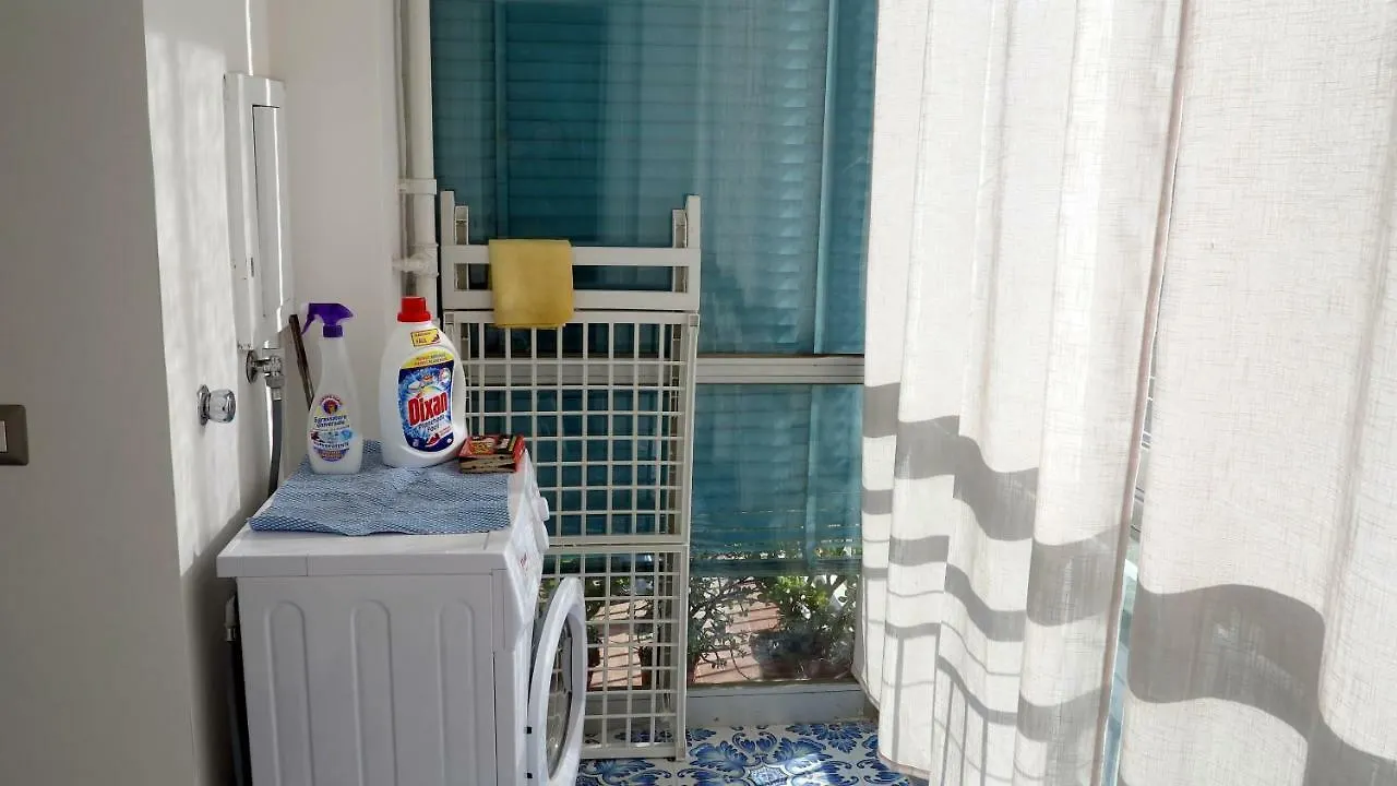 Pretty Panoramic Apartment - Half Way Center-Vomero District Napoli