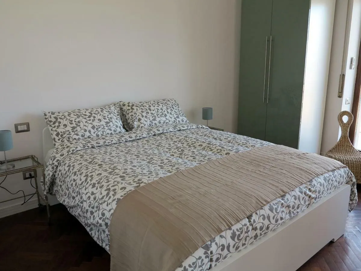 Pretty Panoramic Apartment - Half Way Center-Vomero District Napoli Italia
