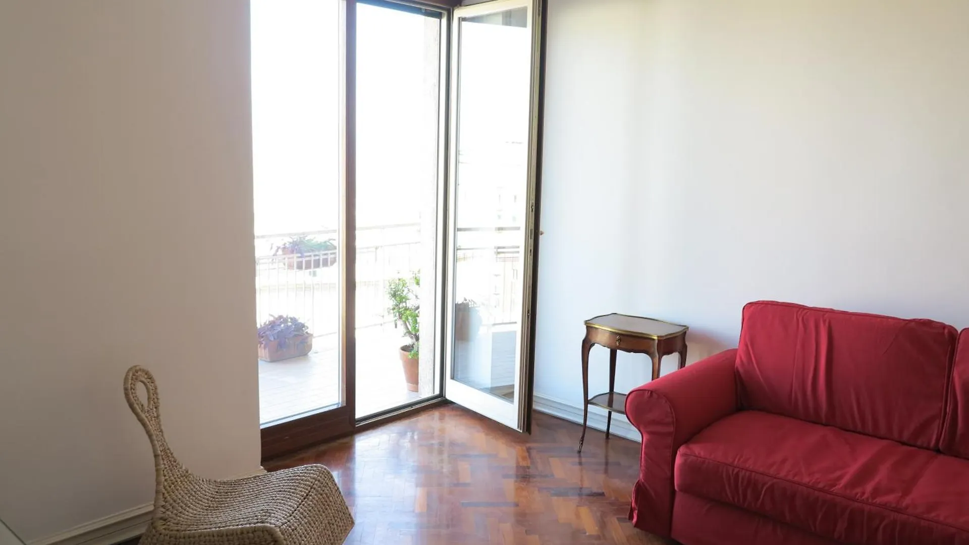 Pretty Panoramic Apartment - Half Way Center-Vomero District Napels
